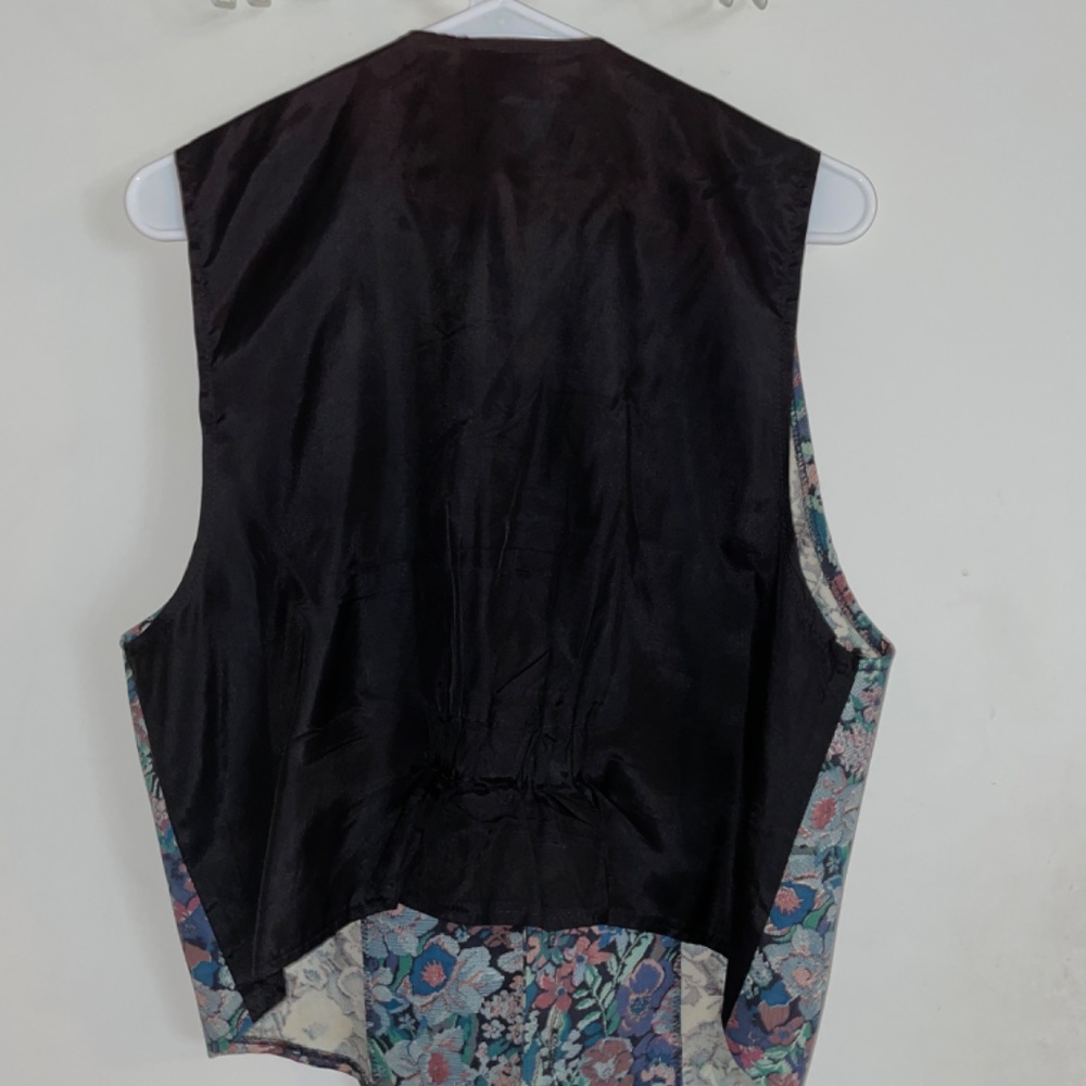 Woman’s Vest - Picture 4 of 4